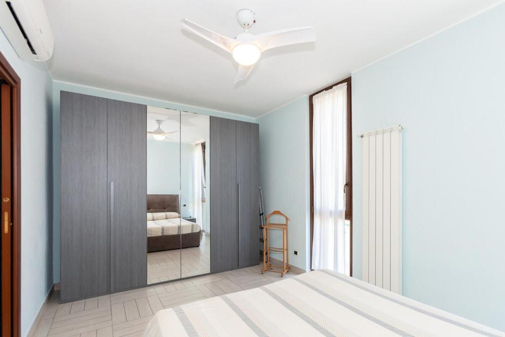 Bright Villa with Balcony and Jacuzzi, Milan Area 2