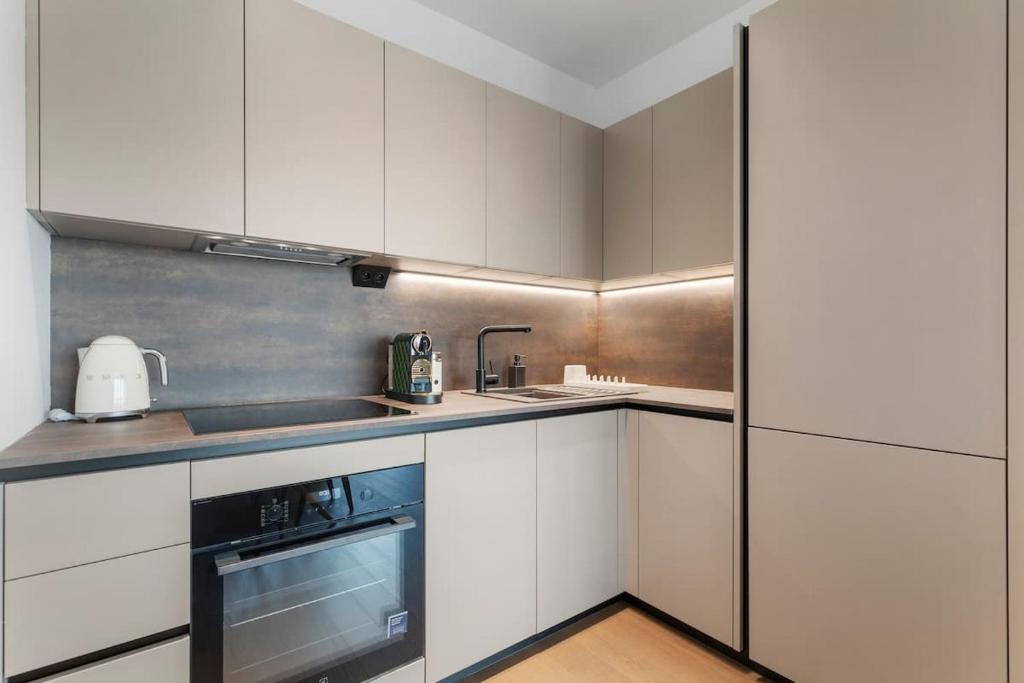 Eurovea Tower Apt 1 Danube View 6