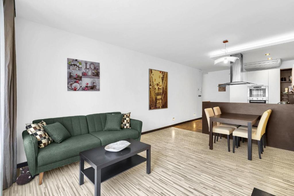 Fresh Lime Apartment in City Center 3