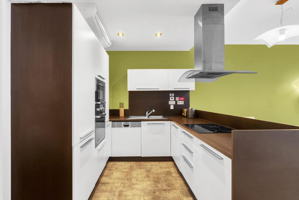 Fresh Lime Apartment in City Center 7