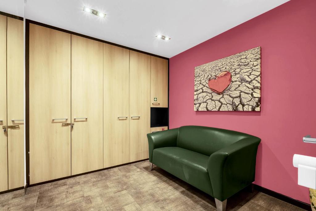Fresh Lime Apartment in City Center 8