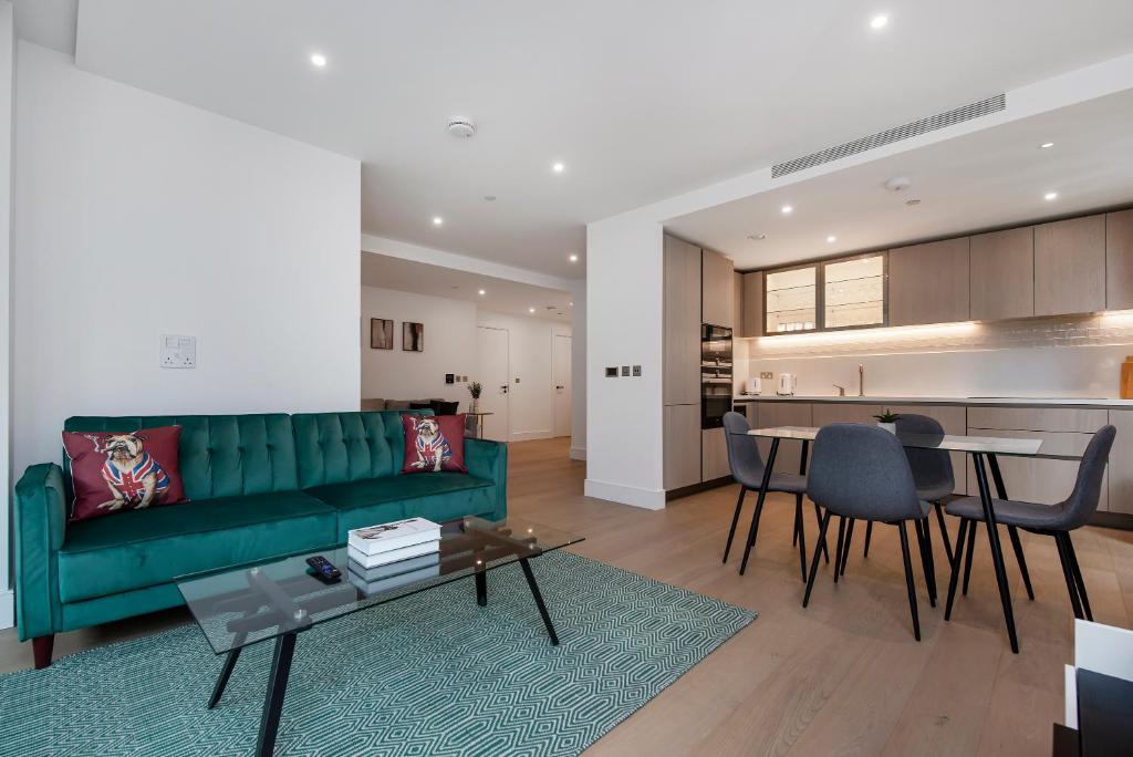 Lux and Large 2 bed Battersea Power Station 3