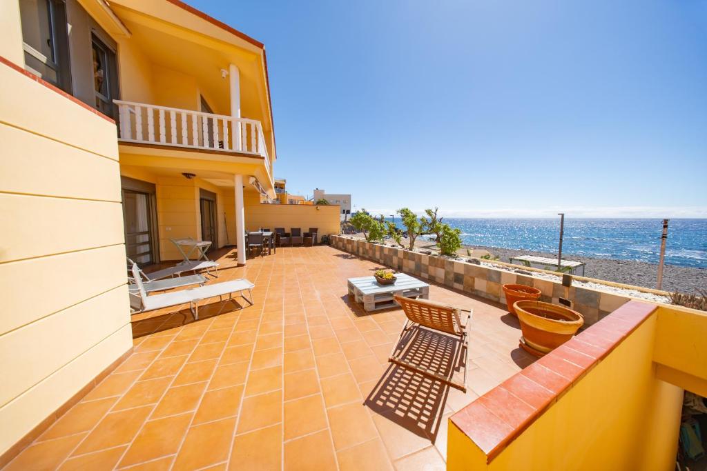 Sky & Sea, The House by the Beach 1