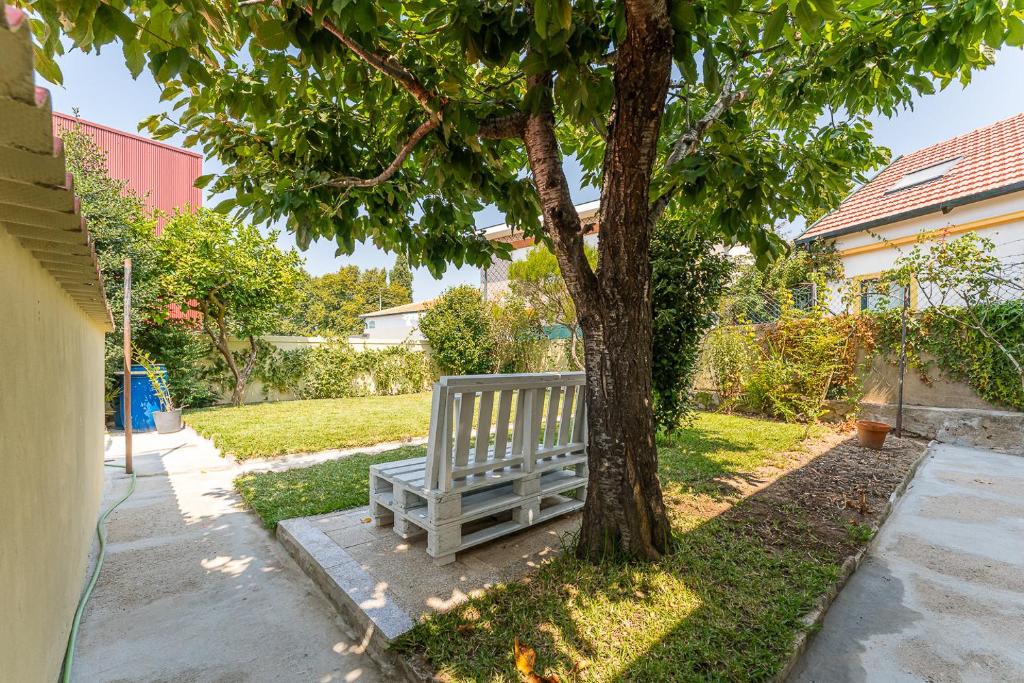 GuestReady - Rosemary's lovely home with a garden 8