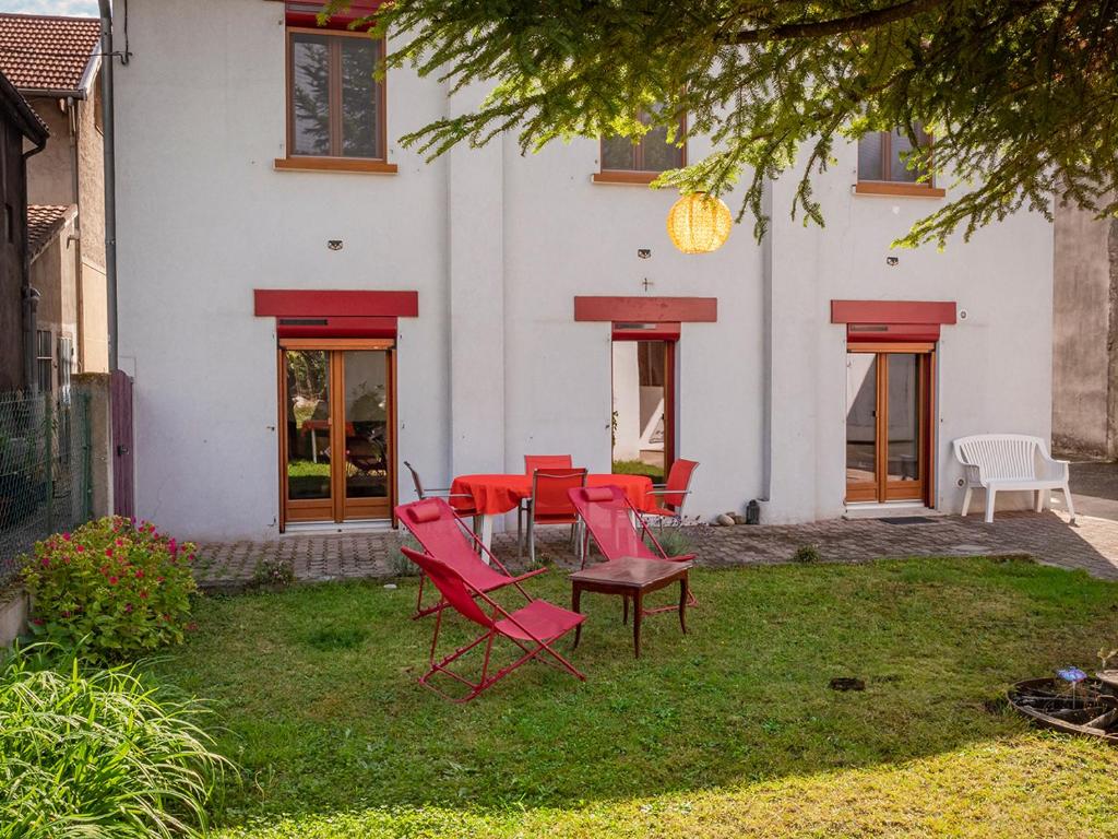 House with garden and parking 1 min from Grenoble 1