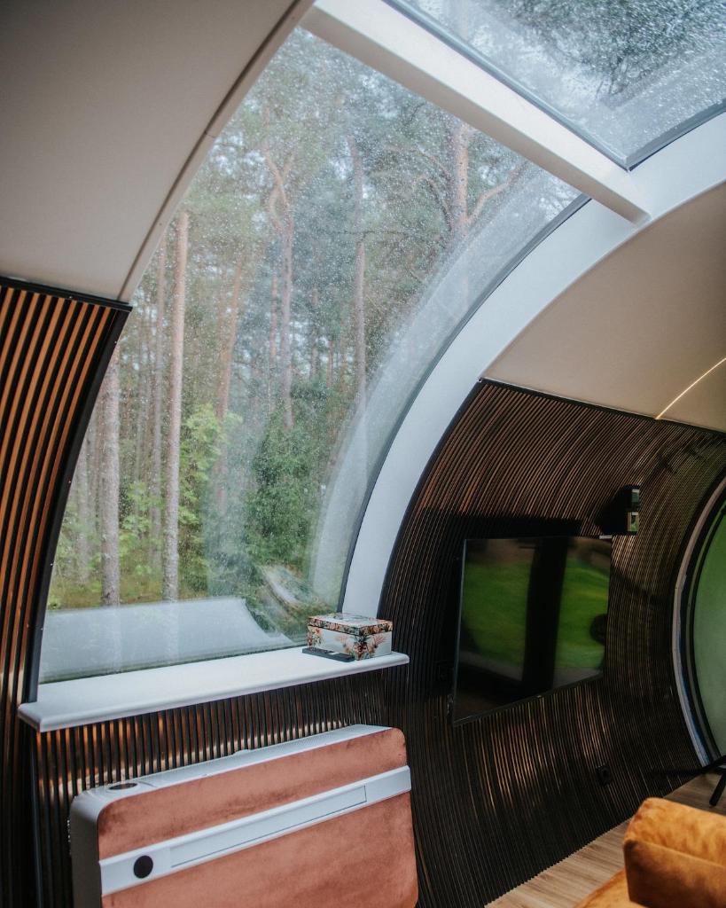 Panoramic Tube with Sauna & Hot Tub 3