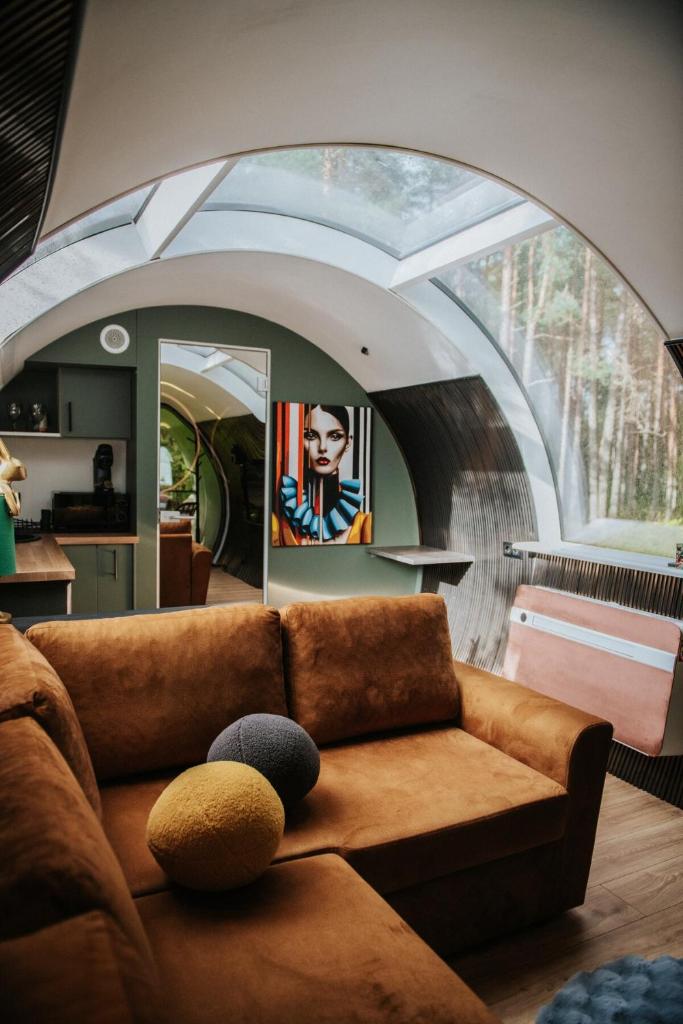 Panoramic Tube with Sauna & Hot Tub 4