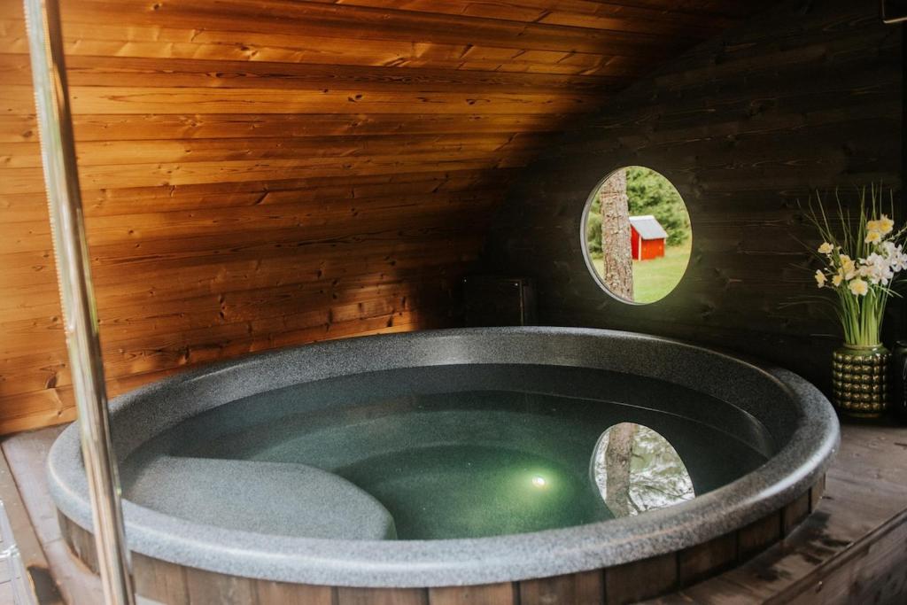 Panoramic Tube with Sauna & Hot Tub 8