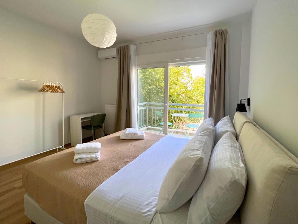 Quiet Central 2-bedroom Flat 4' to Metro & Shops 2