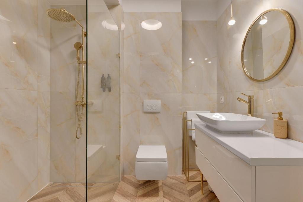 DEO PLAZA Premium Suites & Riverside by Downtown Apartments 8