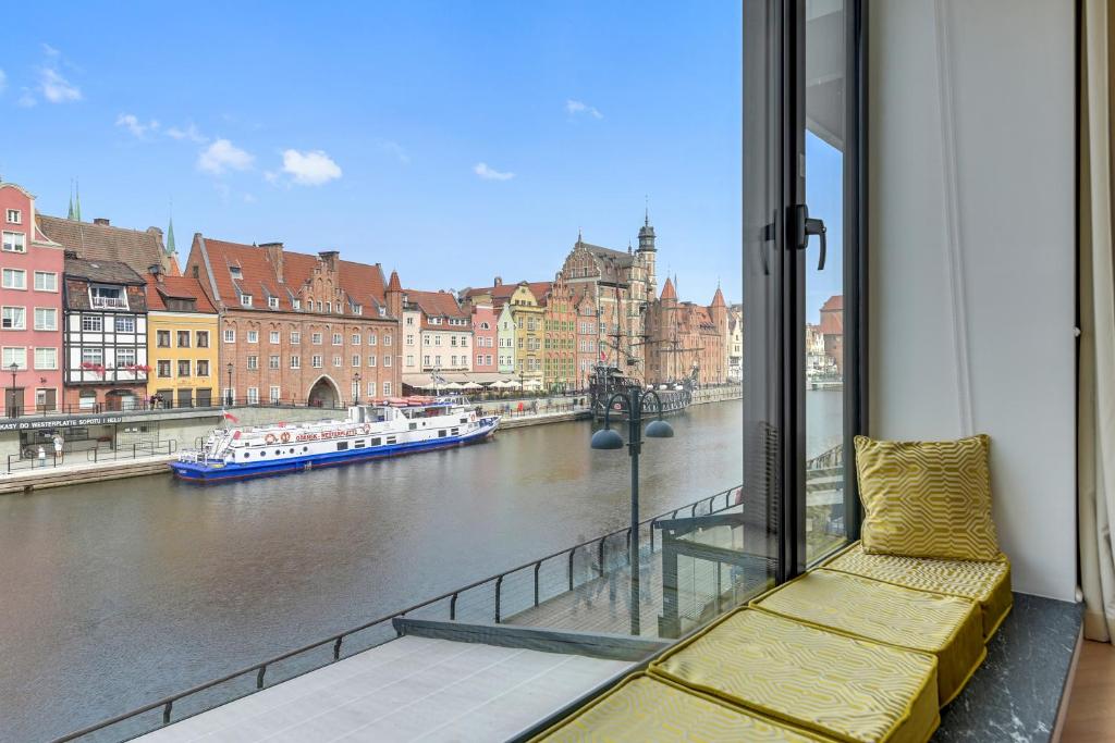 DEO PLAZA Premium Suites & Riverside by Downtown Apartments 4