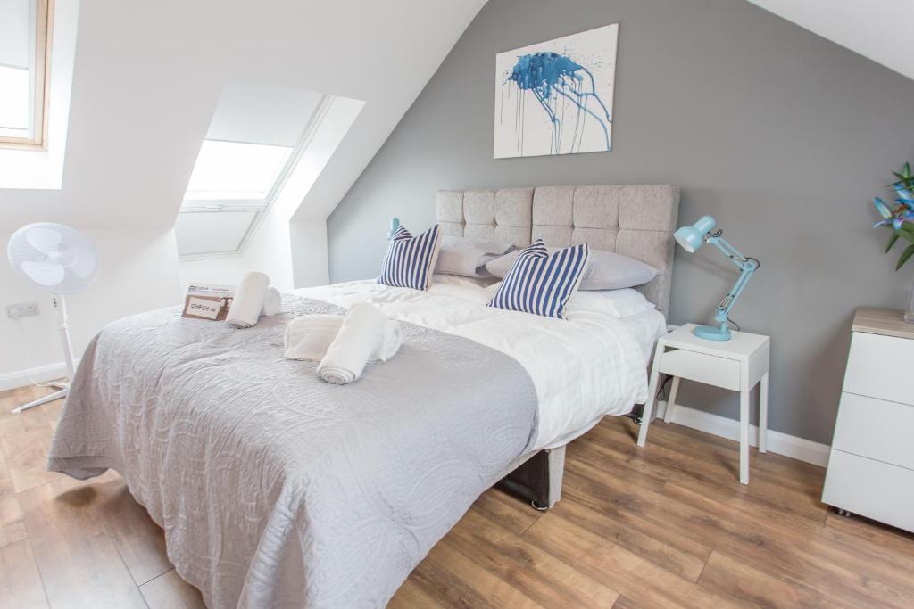 Modern Bright 1-2 Bed Apartments Oxford, with Free Parking ,OX4 Near BMW Science Park & Hospitals 5