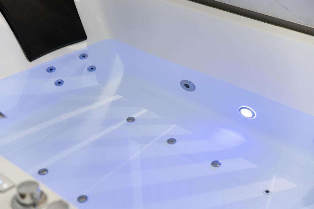 LES BULLES DE MONA - Lola - Spa - Clim 5