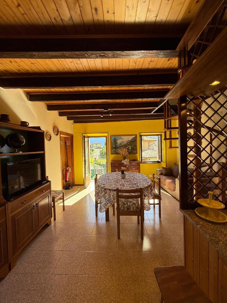 Casa del Borgo Pregasio Garden and view by Gardadomusmea 5