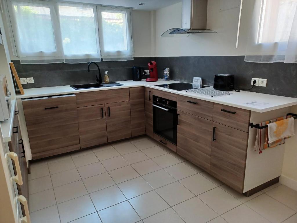 Plain-pied 80 m2 dans maison, parking privé gratuit, gare directe Paris 4