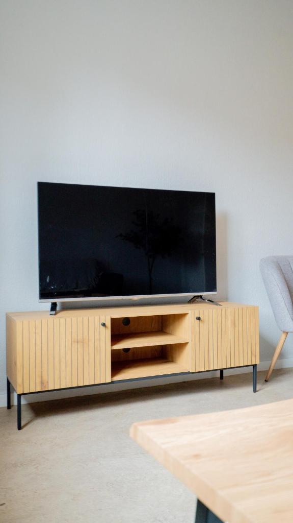Stylish, Central Studio Close to Tram & Shops 6