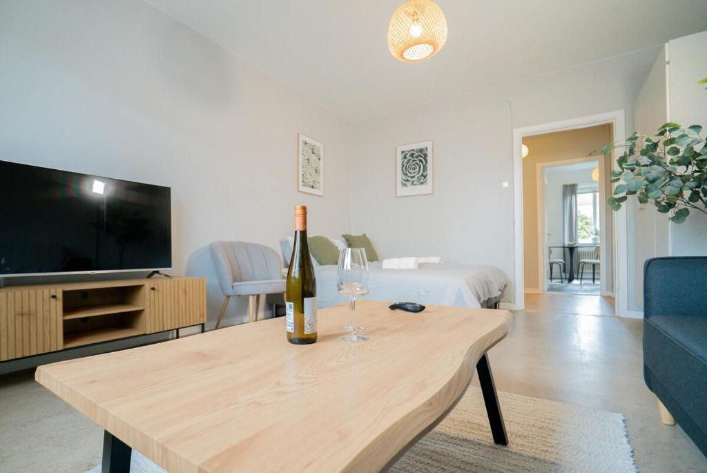 Stylish, Central Studio Close to Tram & Shops 3