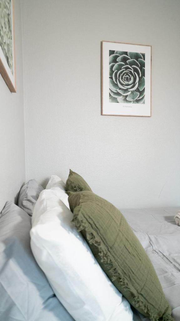 Stylish, Central Studio Close to Tram & Shops 8
