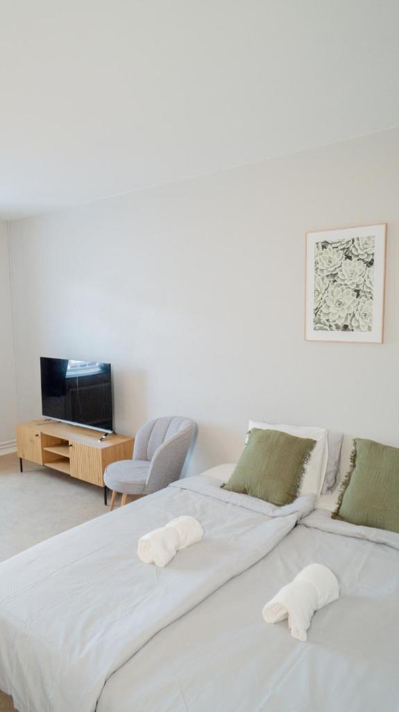Stylish, Central Studio Close to Tram & Shops 7