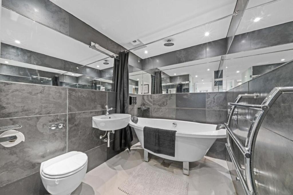 Unique 1 Bedroom Near West End 3