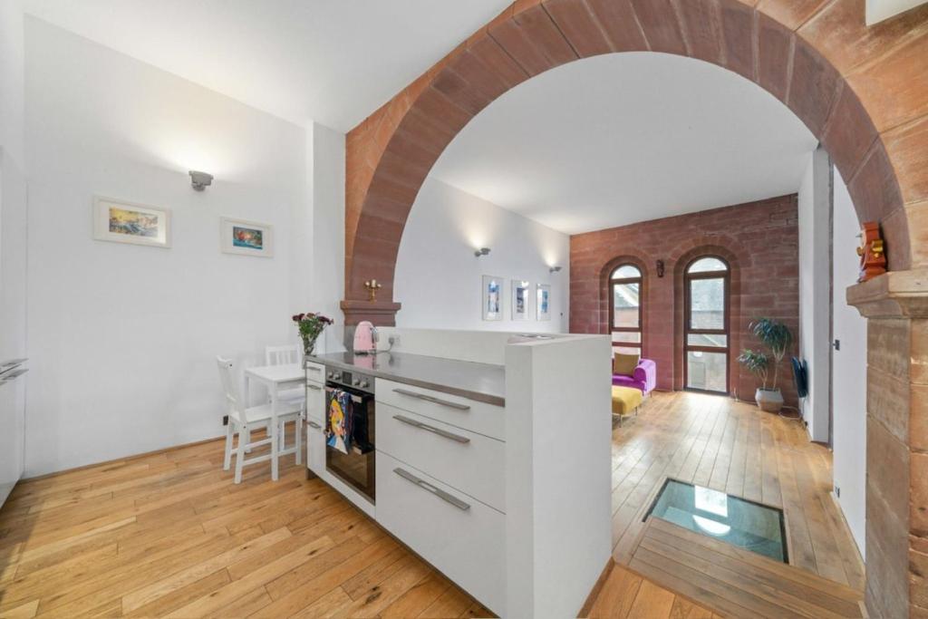 Unique 1 Bedroom Near West End 8
