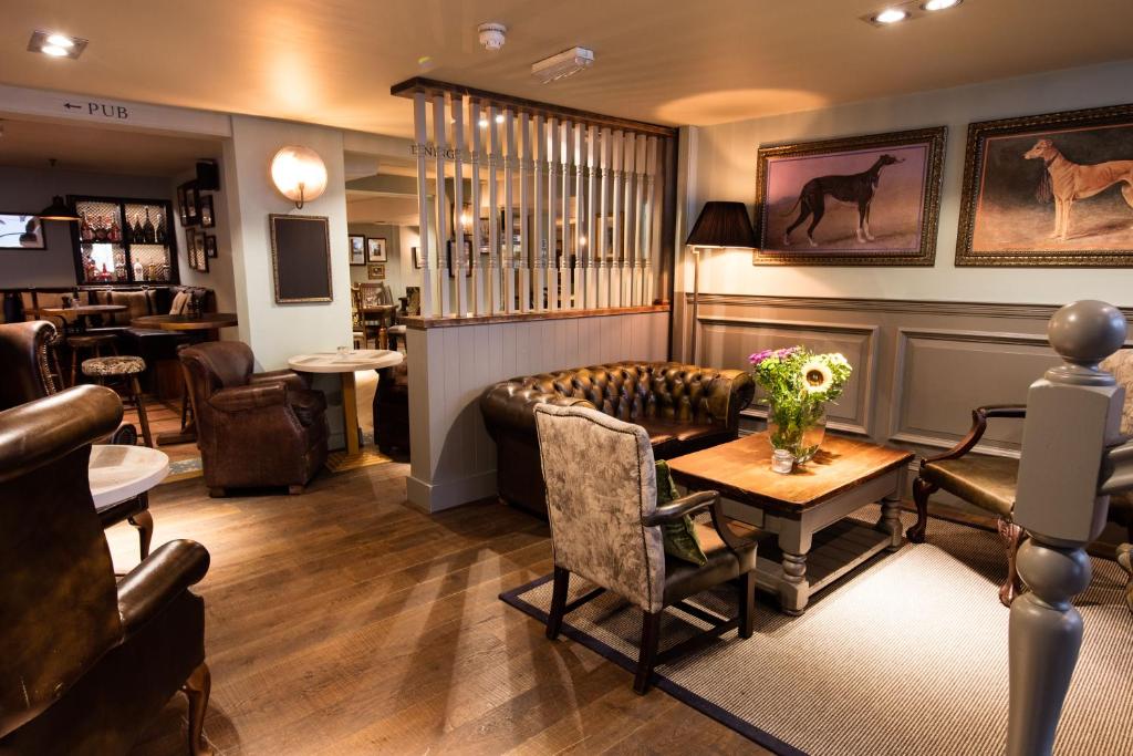 Greyhound Hotel Image