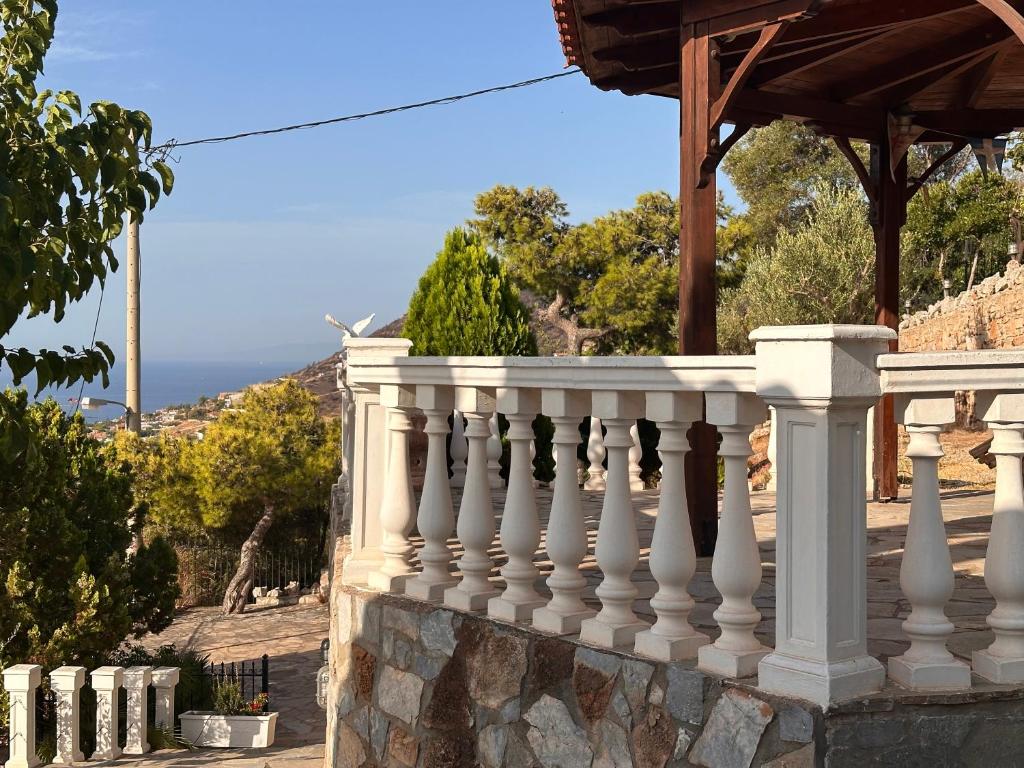 Eagles Nest Villa Athenian Riviera in Aghia Marina near Lagonisi, next to the beach close to Athens Airport 6