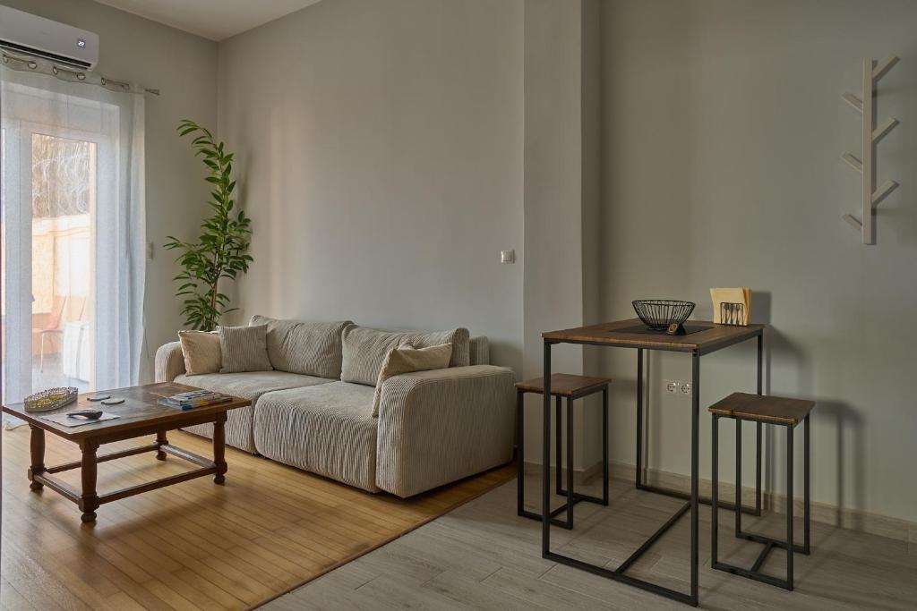 A bright flat with garden, a private urban oasis in Athens 7