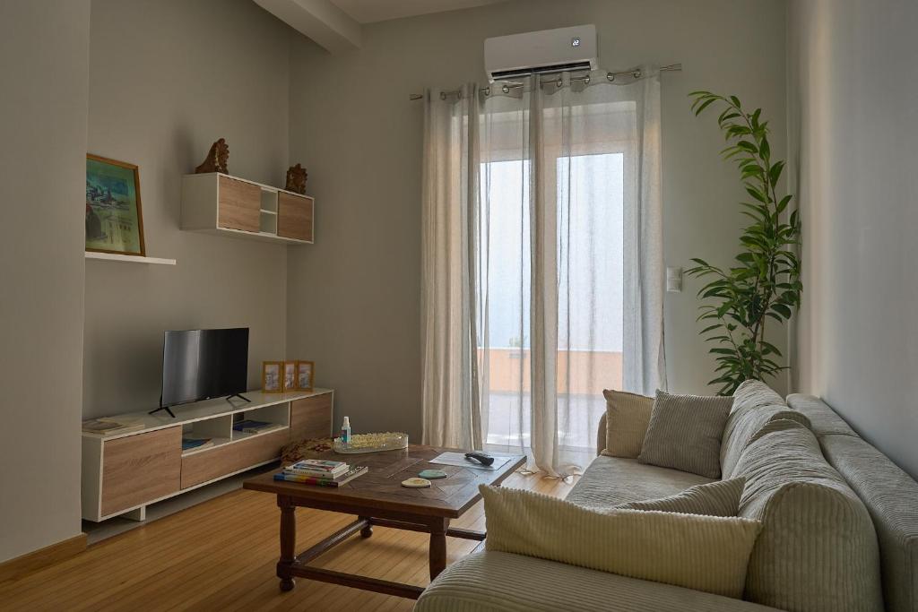 A bright flat with garden, a private urban oasis in Athens 5