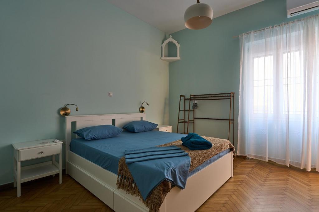 A bright flat with garden, a private urban oasis in Athens 2