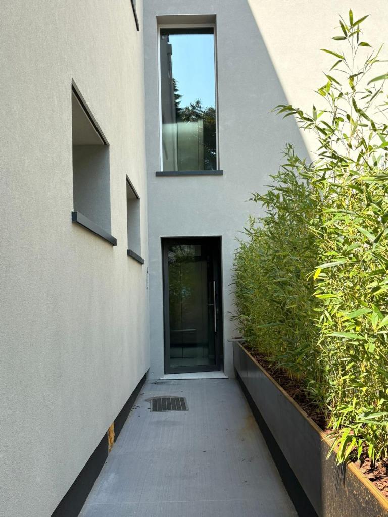 Welc-ōM Tommaseo Green Building Business Free Parking 8
