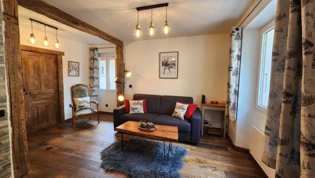 chalet cosy, jacuzzi privé, calme, idéal moto rando vélo 5