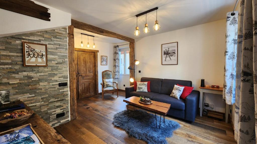 chalet cosy, jacuzzi privé, calme, idéal moto rando vélo 4