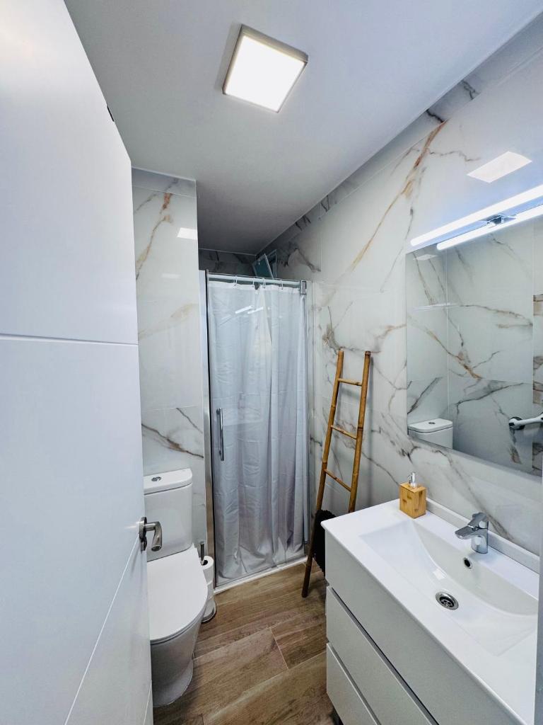 Leo Apartamentos La Cova 3
