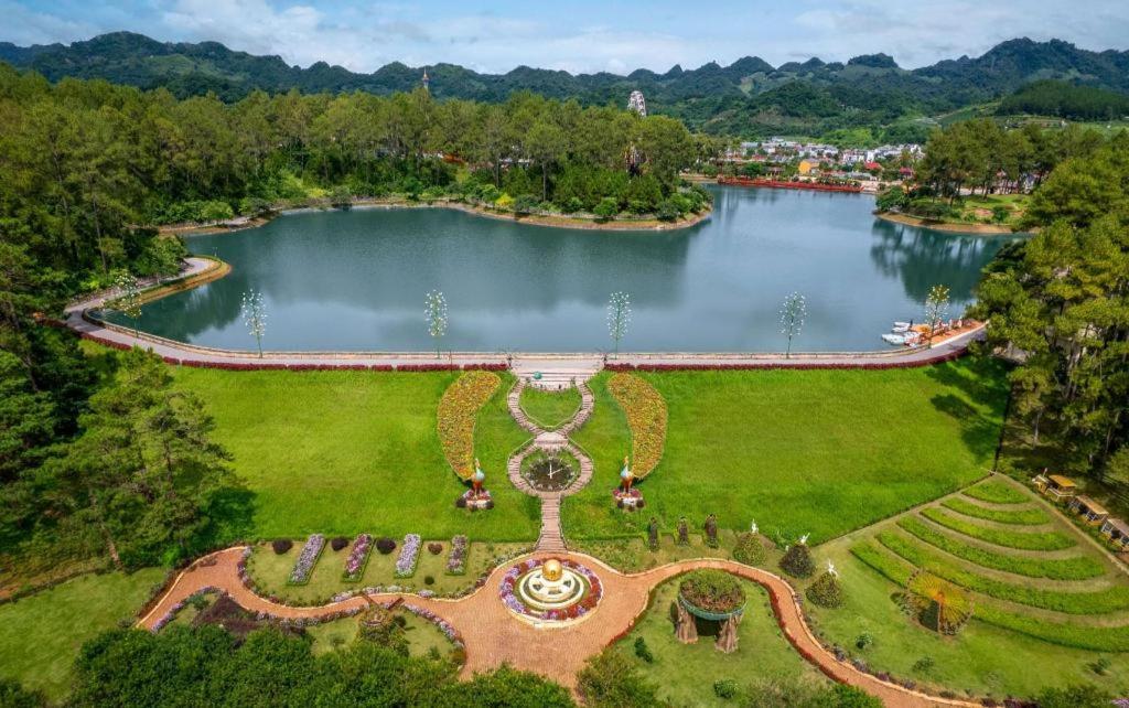 Phoenix Moc Chau Resort