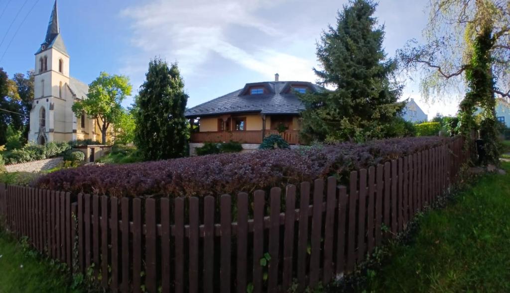 Křivoklátské Johnyho bydlení 1