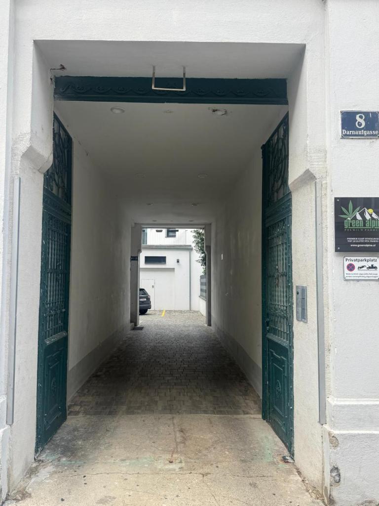 Cozy Apartments in Central Location with Free Parking 4