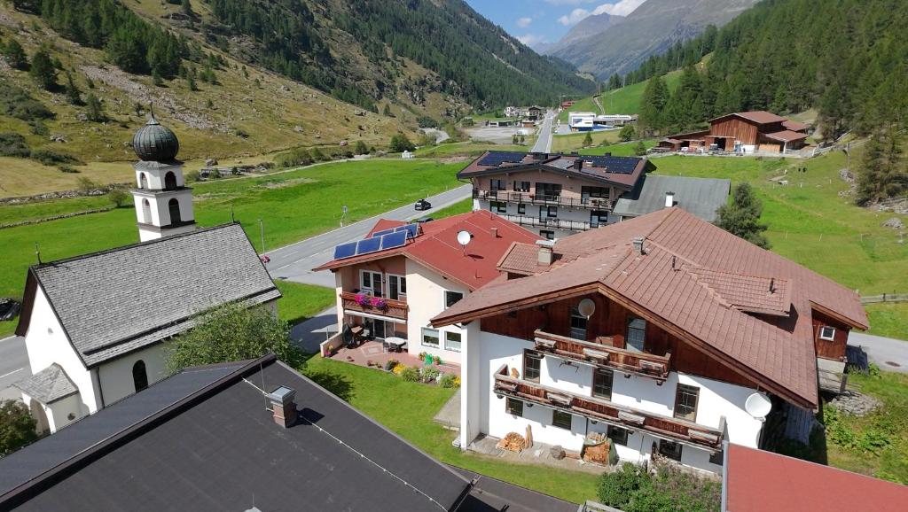 Mountain Lodge Obergurgl Ski & Bike in Chalet
