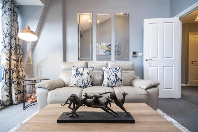 Family Friendly Apartment in Cathedral Quarter 1