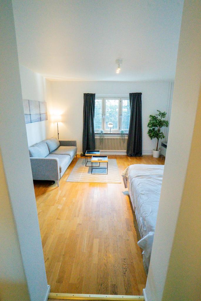 Welcoming Apt Near Cafés & City by Beyond Stay 7