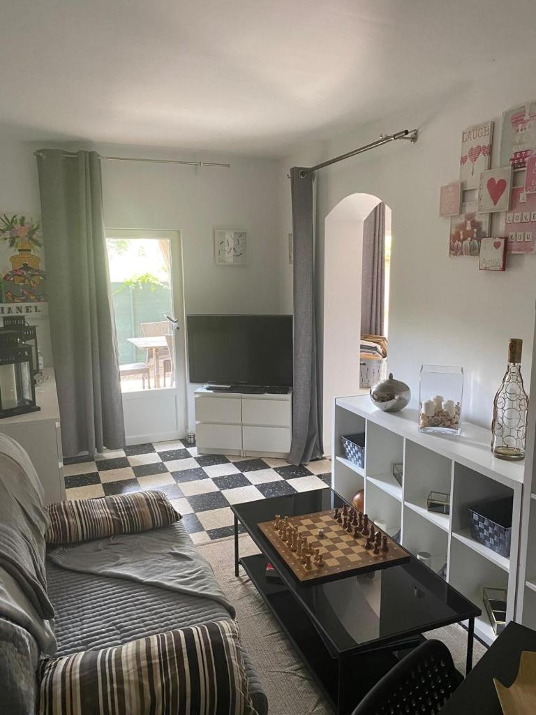Charming garden apartment Lorettes 6