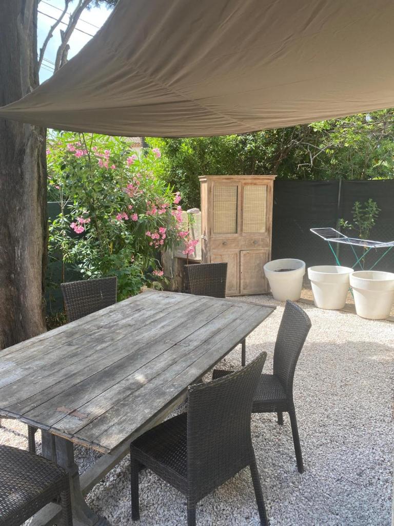 Charming garden apartment Lorettes 5