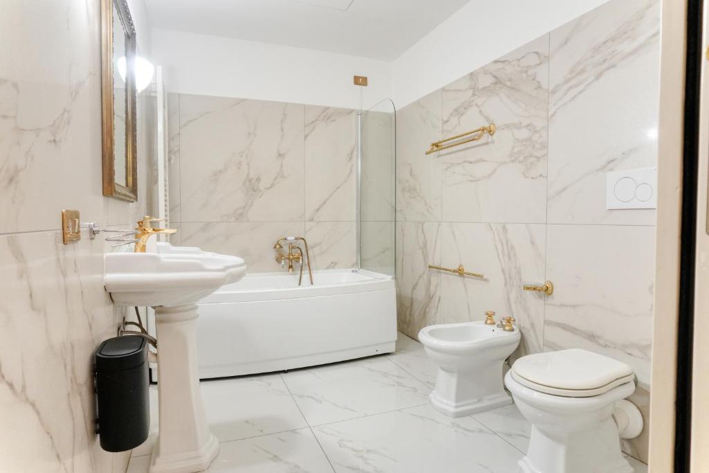 Duomo Imperial Puro Liberty Suites - 100 meters from the Cathedral 8