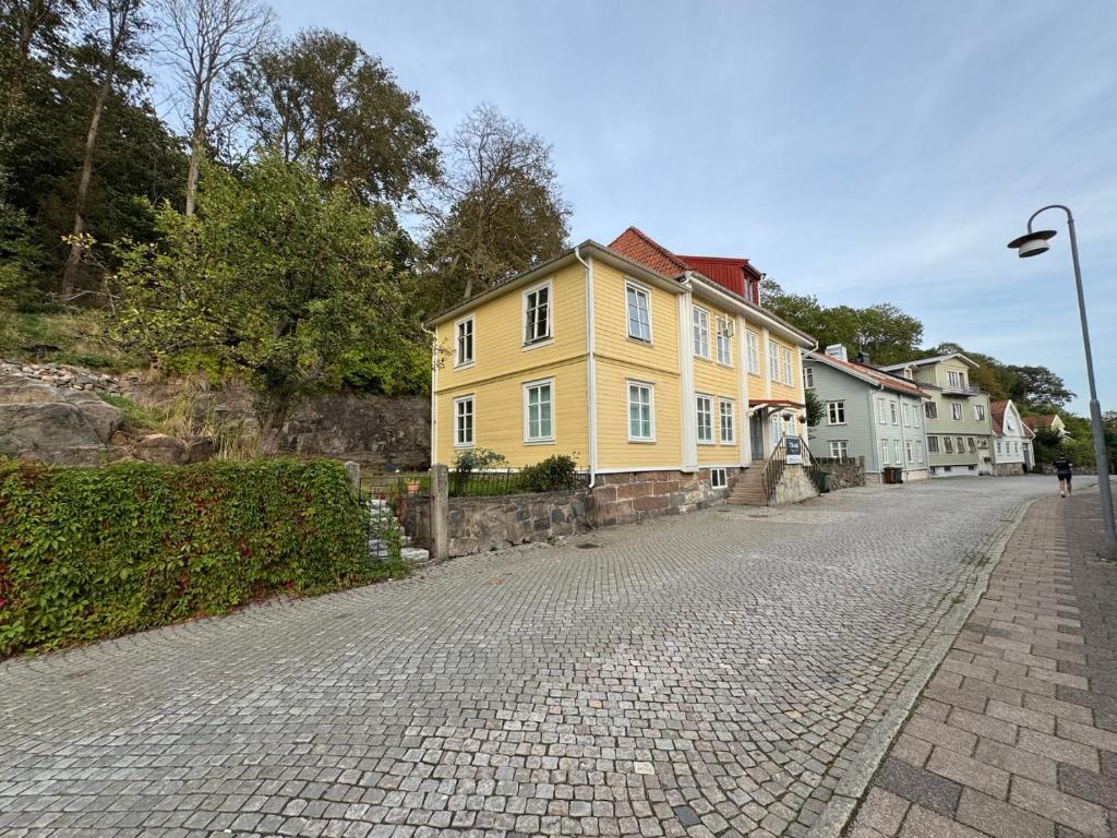 Kungälvs first pharmacy, built in 1777 7