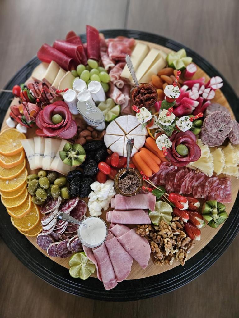 Photo de la galerie de l'établissement Maïtena Péniche Hôtel de charme Dole-Choisey, à Choisey