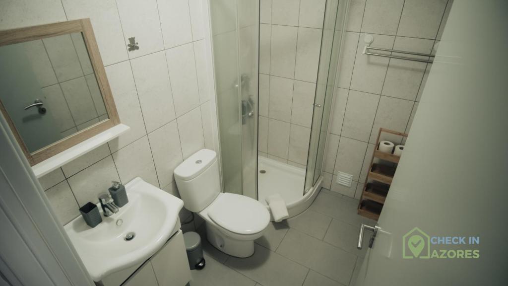 Loft acolhedor com mezanine no centro de Angra 3