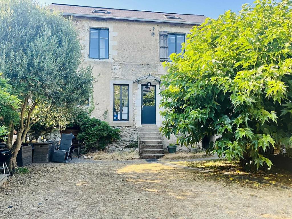 Charmante maison avec jardin dans le cœur de Savennières 1