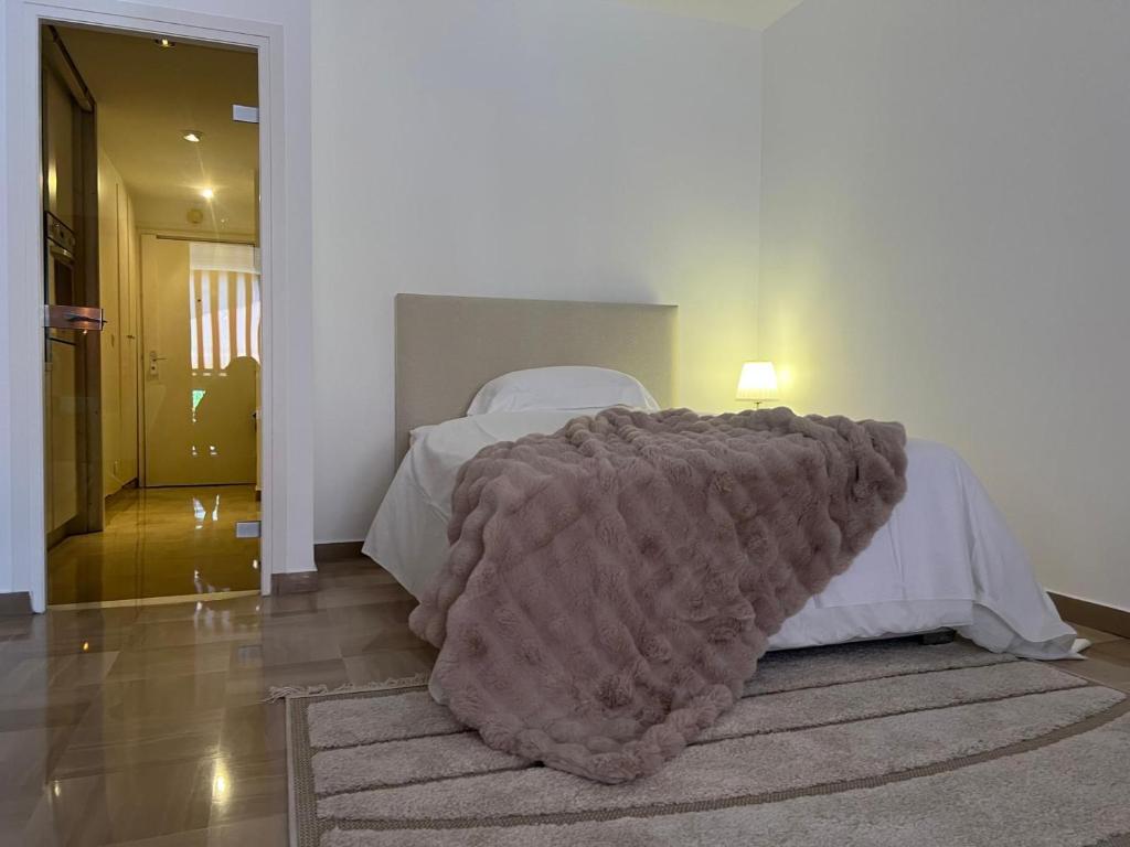 Exclusive Studio One Minute from the Casino Square