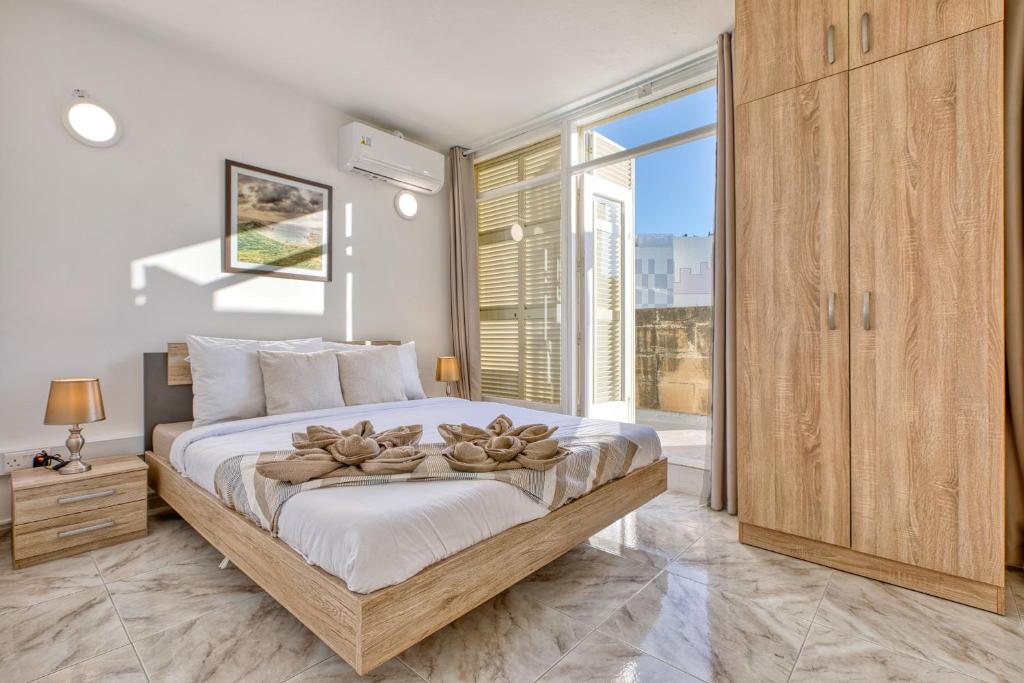 Luxury Villa Sea Views Heart of St Julians 5