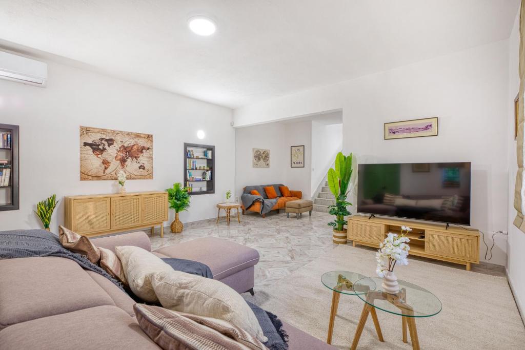 Luxury Villa Sea Views Heart of St Julians 3